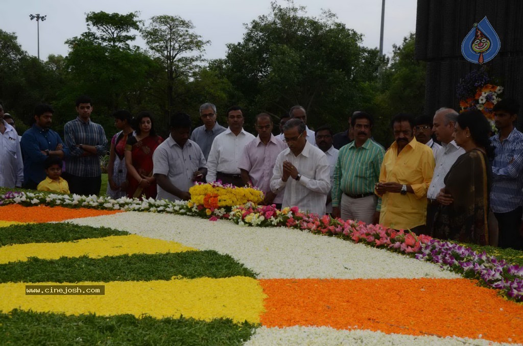 Nandamuri Family at NTR Ghat - 123 / 141 photos