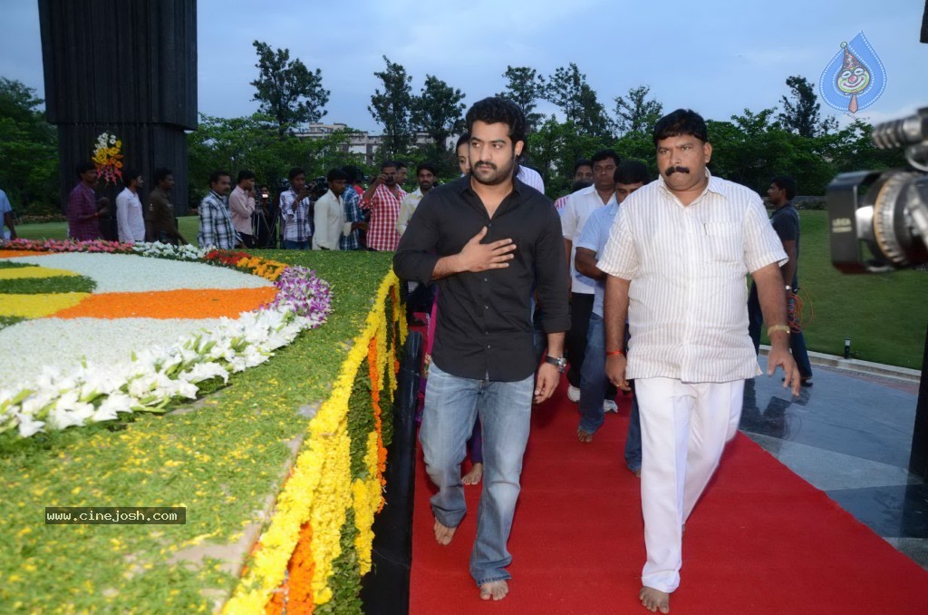 Nandamuri Family at NTR Ghat - 124 / 141 photos