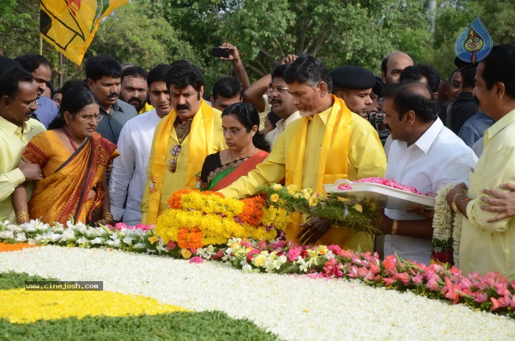 Nandamuri Family at NTR Ghat - 128 / 141 photos