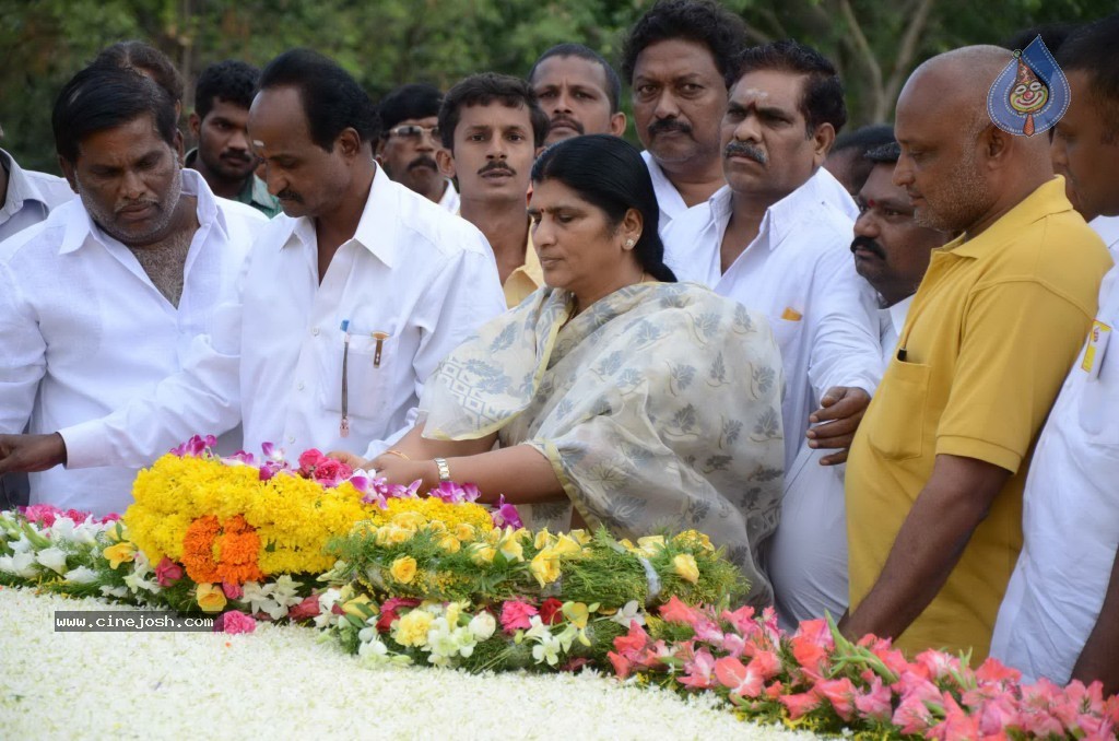 Nandamuri Family at NTR Ghat - 133 / 141 photos