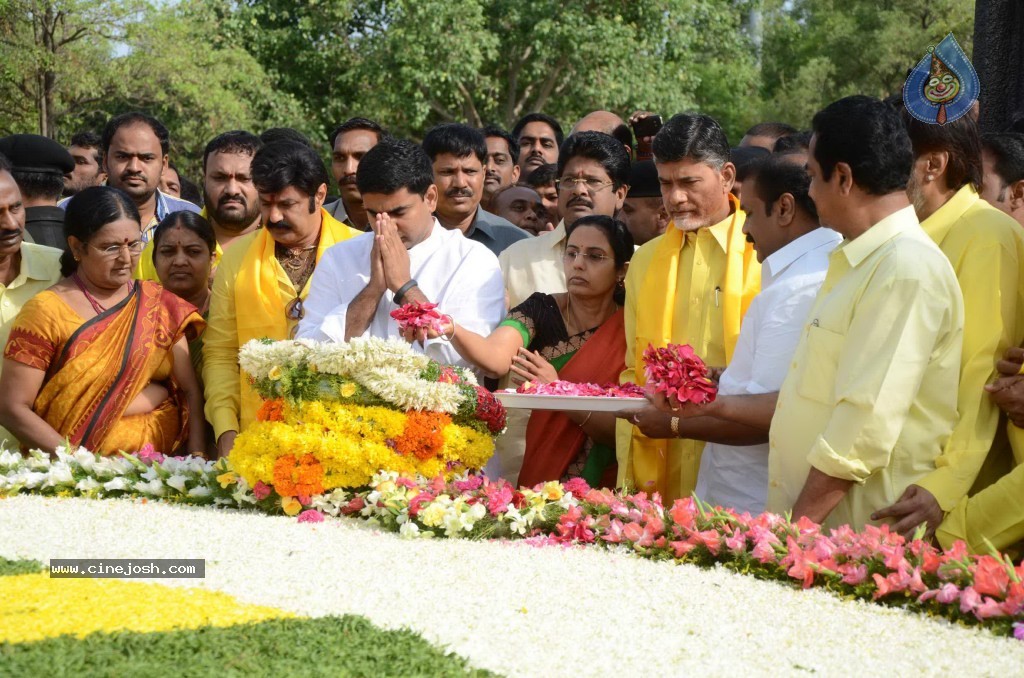 Nandamuri Family at NTR Ghat - 135 / 141 photos