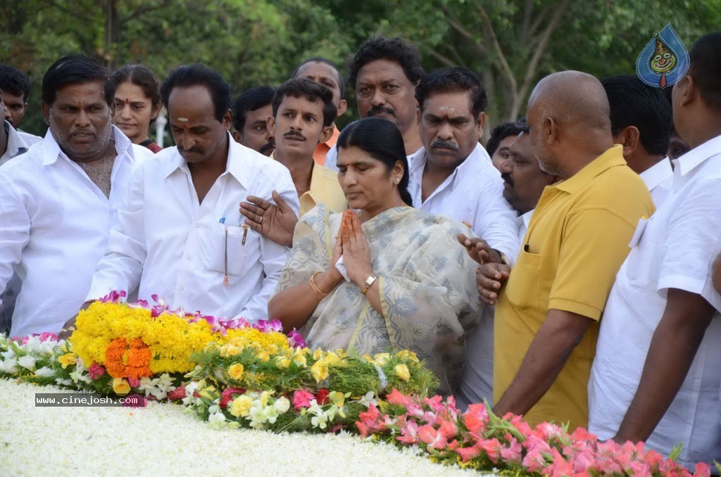Nandamuri Family at NTR Ghat - 137 / 141 photos