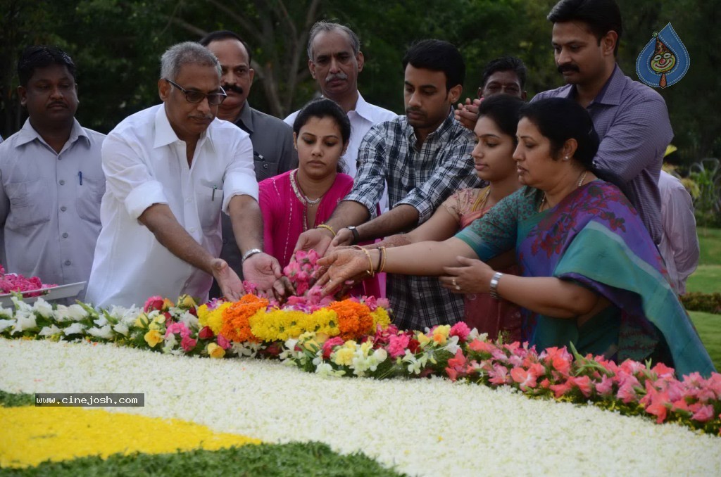 Nandamuri Family at NTR Ghat - 138 / 141 photos