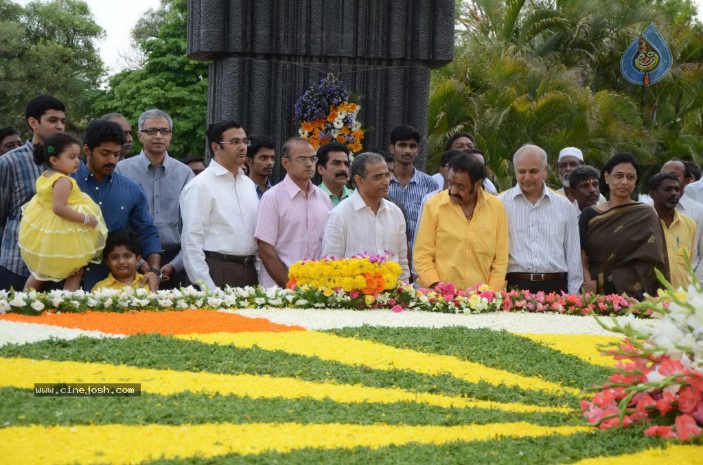 Nandamuri Family at NTR Ghat - 139 / 141 photos