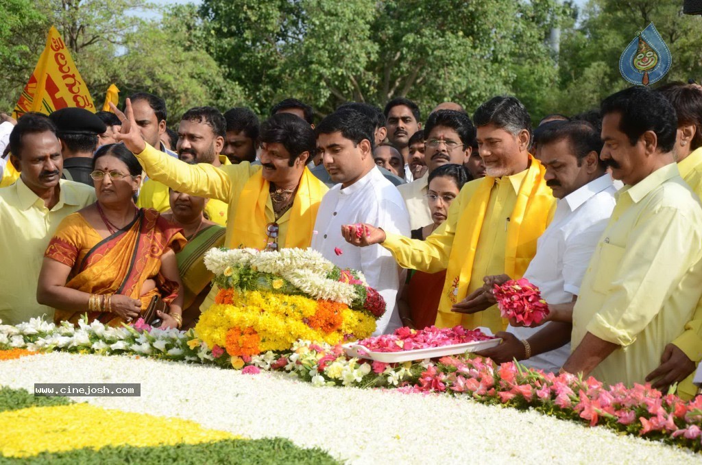 Nandamuri Family at NTR Ghat - 140 / 141 photos