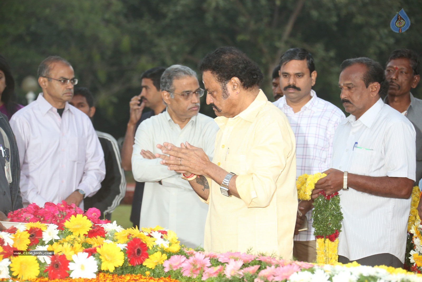 Nandamuri Family Members at NTR Ghat - 2 / 120 photos