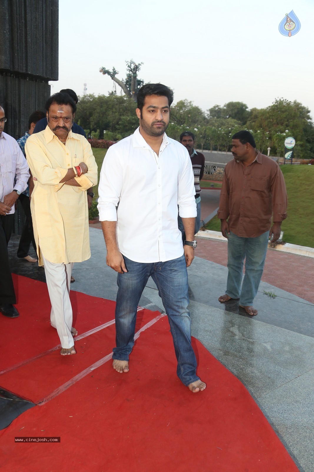 Nandamuri Family Members at NTR Ghat - 98 / 120 photos