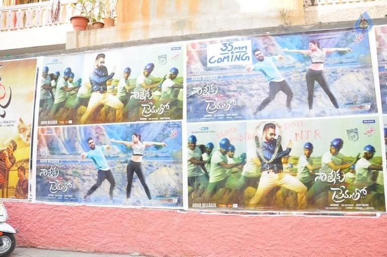 Nannaku Prematho Theater Coverage - 22 / 97 photos