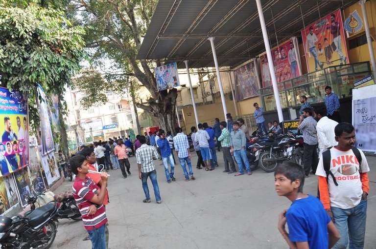 Nannaku Prematho Theater Coverage - 59 / 97 photos