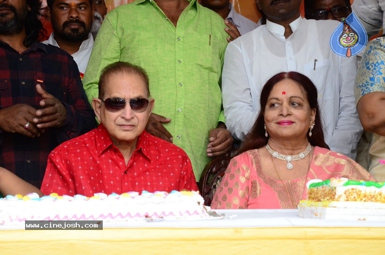 Naresh Vijaya krishna Birthday Celebrations 2019 - 14 / 56 photos