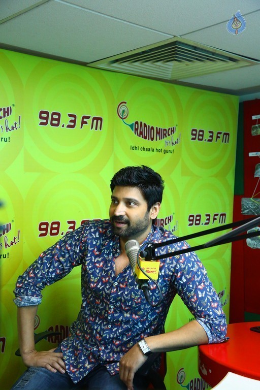 Naruda Donoruda Team at Radio Mirchi - 13 / 21 photos