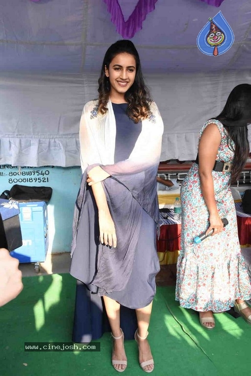 Niharika Konidela Launches 60th Store of CellBay - 3 / 28 photos