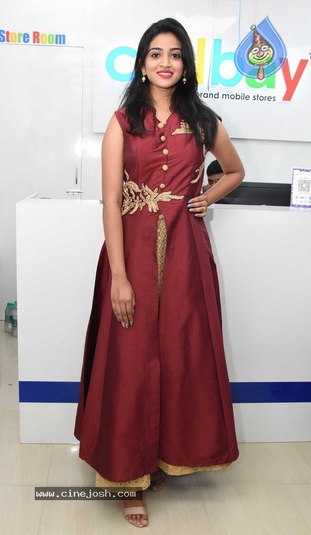 Niharika Konidela Launches 60th Store of CellBay - 4 / 28 photos