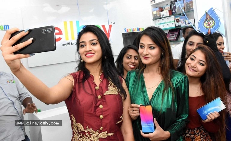 Niharika Konidela Launches 60th Store of CellBay - 16 / 28 photos