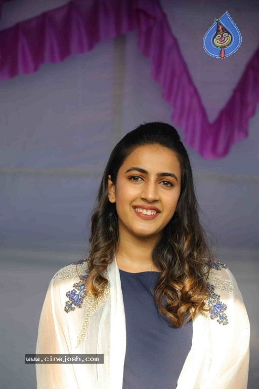 Niharika Konidela Launches 60th Store of CellBay - 22 / 28 photos
