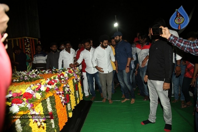 NTR and Kalyan Ram visit NTR Ghat on NTR Death Anniversary - 6 / 42 photos