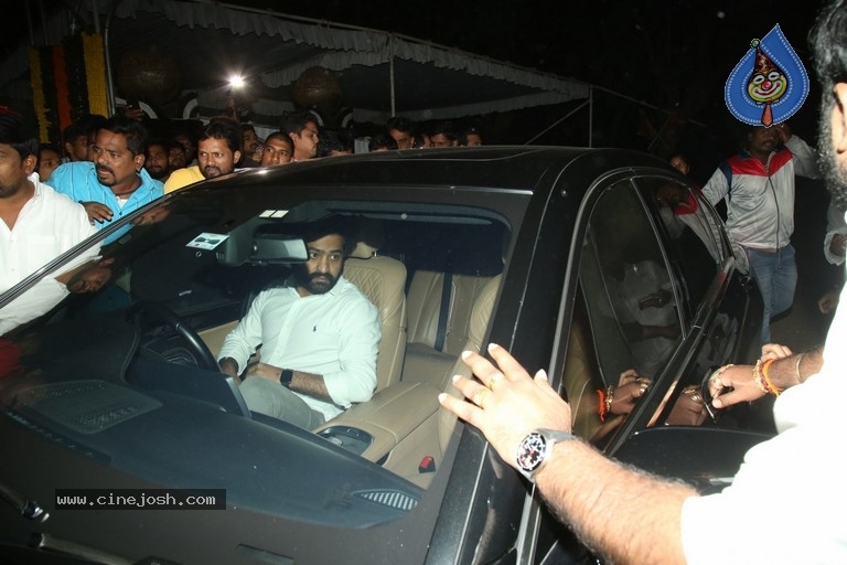 NTR and Kalyan Ram visit NTR Ghat on NTR Death Anniversary - 10 / 42 photos