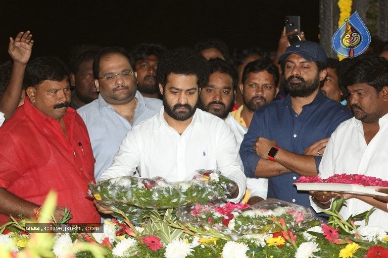 NTR and Kalyan Ram visit NTR Ghat on NTR Death Anniversary - 13 / 42 photos