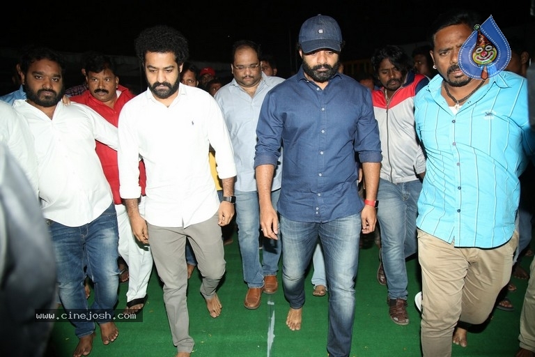 NTR and Kalyan Ram visit NTR Ghat on NTR Death Anniversary - 28 / 42 photos