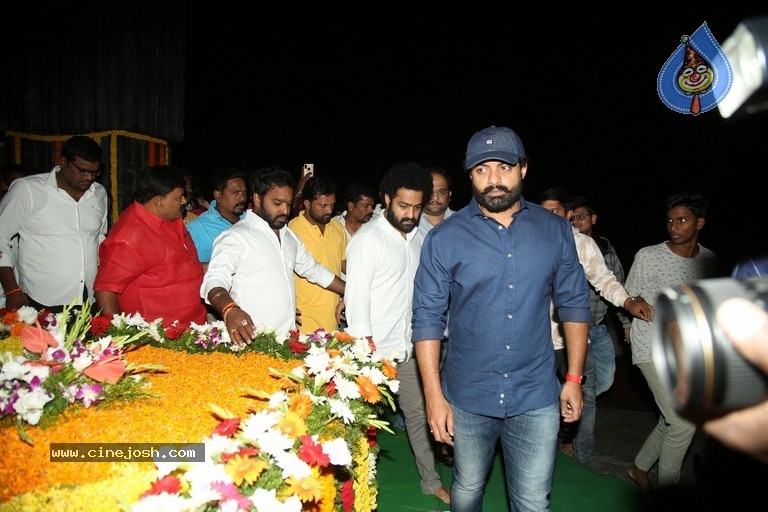 NTR and Kalyan Ram visit NTR Ghat on NTR Death Anniversary - 31 / 42 photos