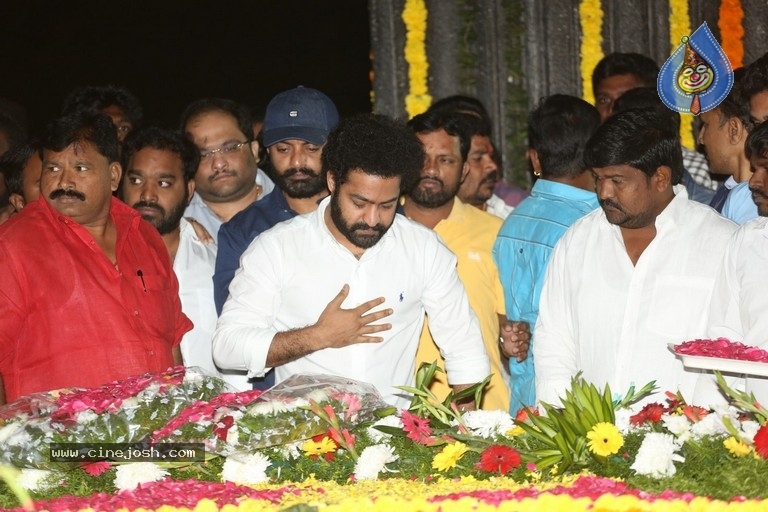 NTR and Kalyan Ram visit NTR Ghat on NTR Death Anniversary - 32 / 42 photos