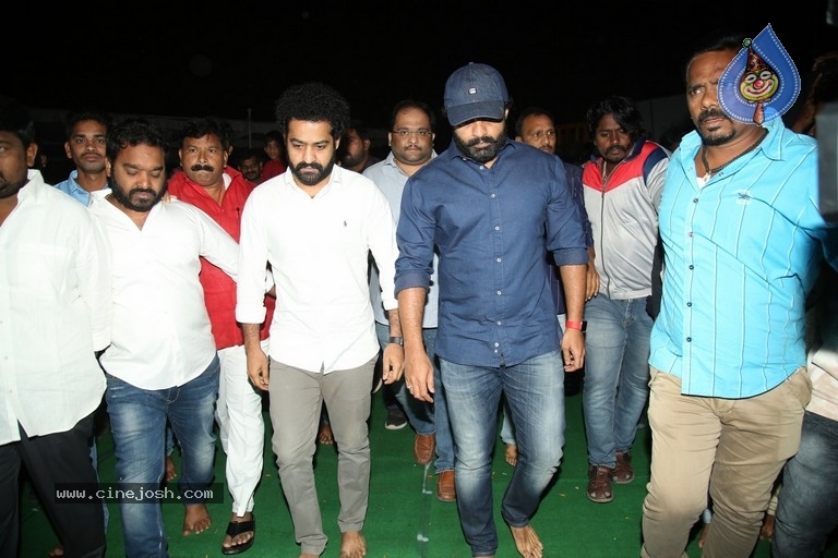 NTR and Kalyan Ram visit NTR Ghat on NTR Death Anniversary - 35 / 42 photos