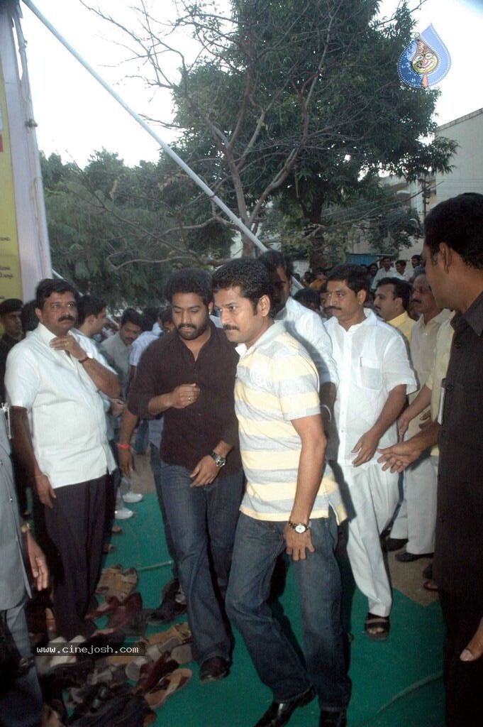 NTR and Political Leaders at Chandrababu Indefinite Fast - 1 / 74 photos