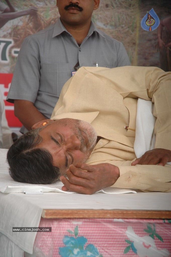 NTR and Political Leaders at Chandrababu Indefinite Fast - 5 / 74 photos