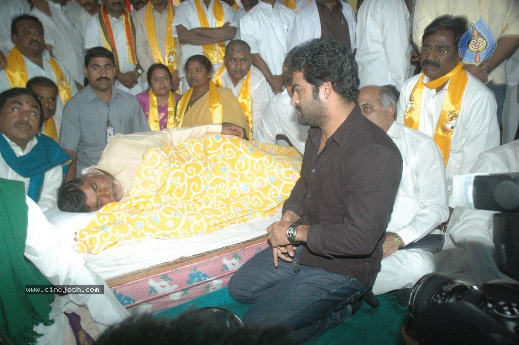 NTR and Political Leaders at Chandrababu Indefinite Fast - 17 / 74 photos