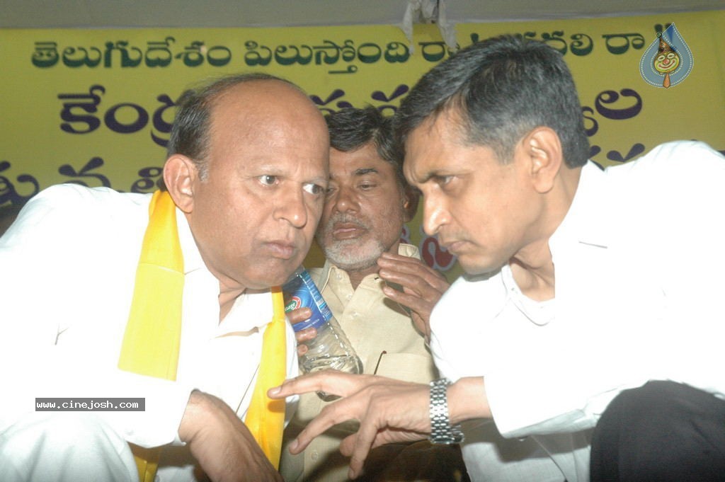 NTR and Political Leaders at Chandrababu Indefinite Fast - 20 / 74 photos
