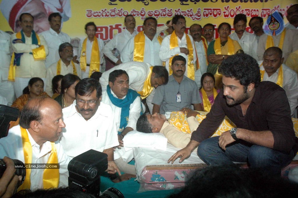 NTR and Political Leaders at Chandrababu Indefinite Fast - 27 / 74 photos