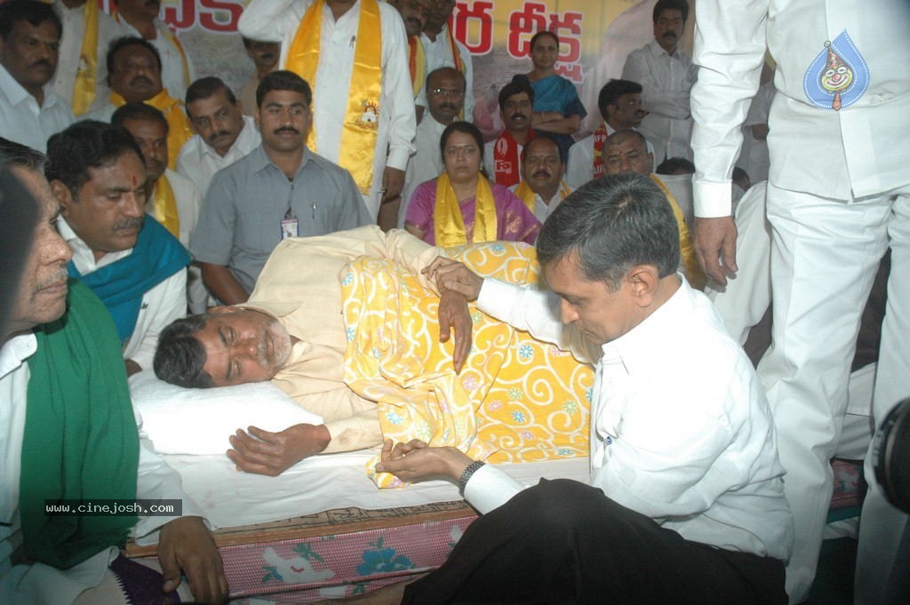 NTR and Political Leaders at Chandrababu Indefinite Fast - 34 / 74 photos