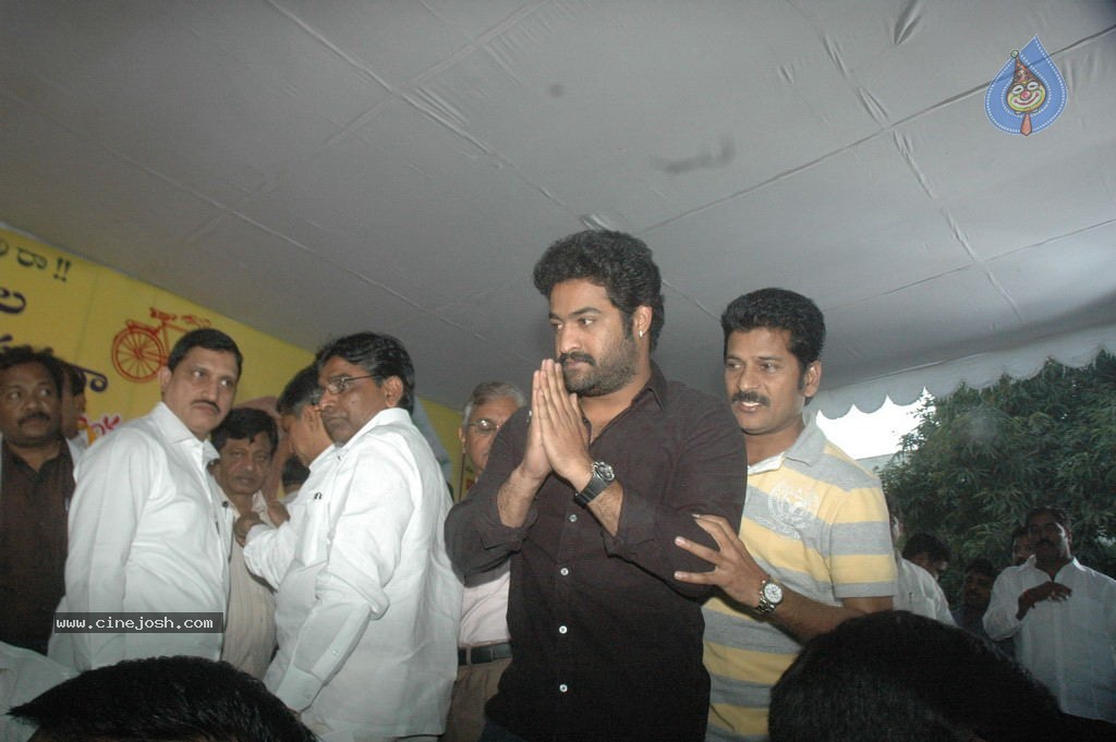NTR and Political Leaders at Chandrababu Indefinite Fast - 37 / 74 photos