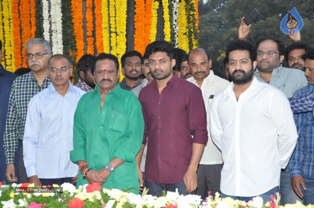 NTR Family Members at NTR Ghat - 8 / 84 photos