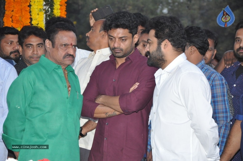 NTR Family Members at NTR Ghat - 9 / 84 photos