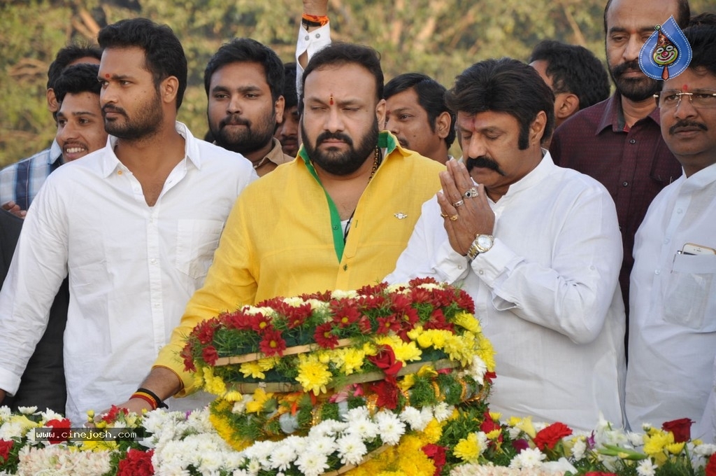 NTR Family Members at NTR Ghat - 18 / 84 photos