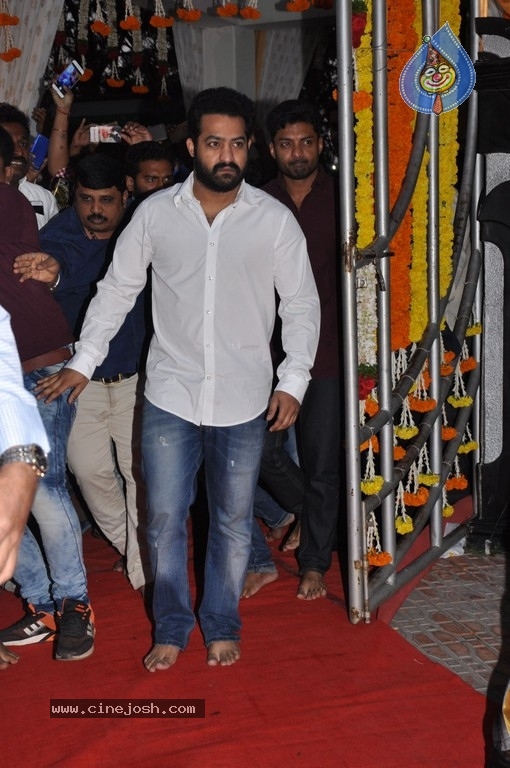 NTR Family Members at NTR Ghat - 23 / 84 photos