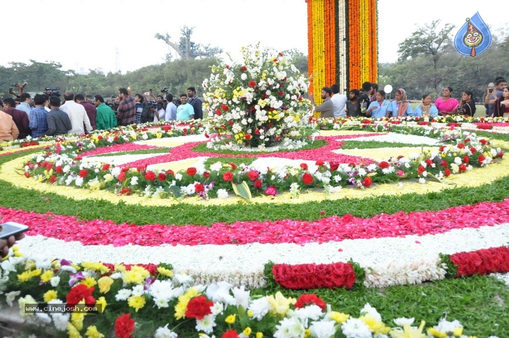 NTR Family Members at NTR Ghat - 29 / 84 photos