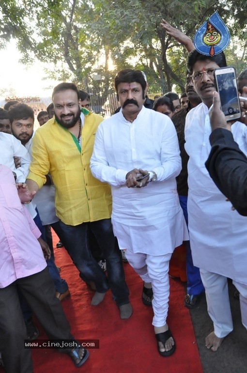 NTR Family Members at NTR Ghat - 35 / 84 photos