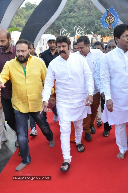 NTR Family Members at NTR Ghat - 37 / 84 photos