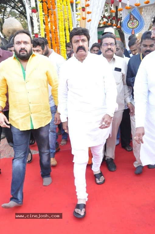 NTR Family Members at NTR Ghat - 39 / 84 photos