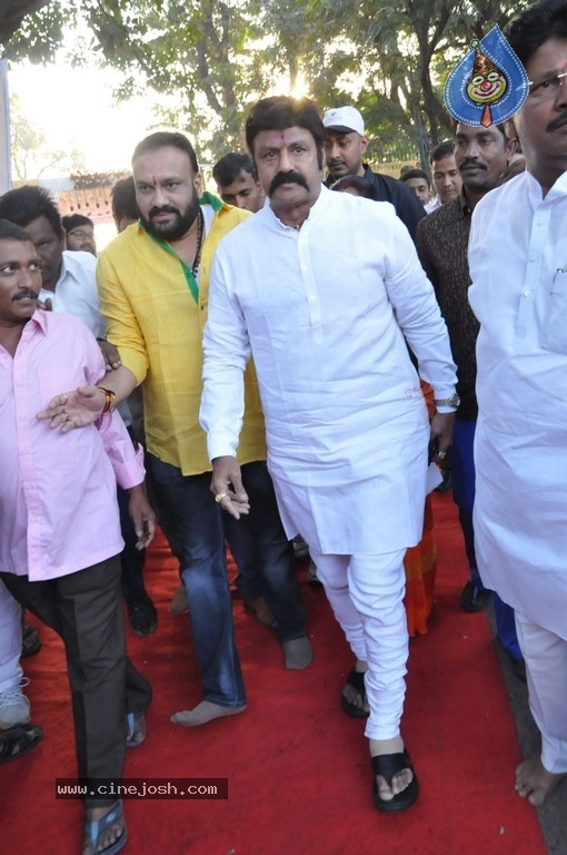 NTR Family Members at NTR Ghat - 40 / 84 photos