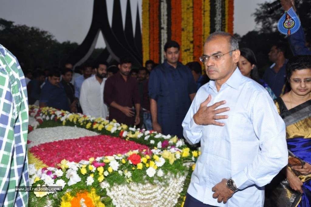 NTR Family Members at NTR Ghat - 41 / 84 photos