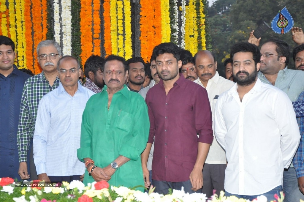 NTR Family Members at NTR Ghat - 48 / 84 photos