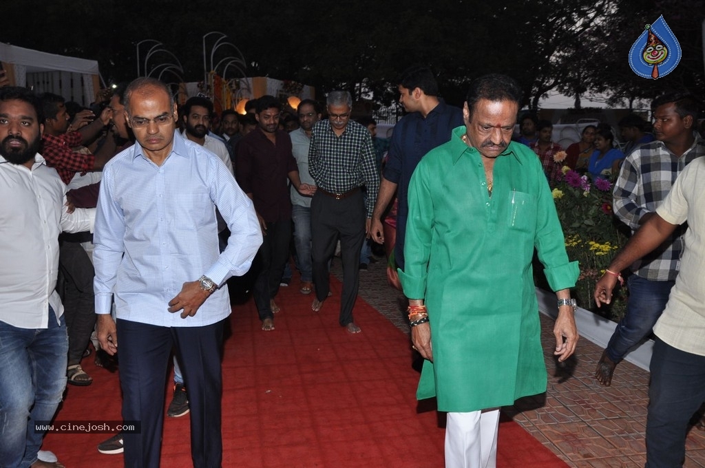 NTR Family Members at NTR Ghat - 54 / 84 photos