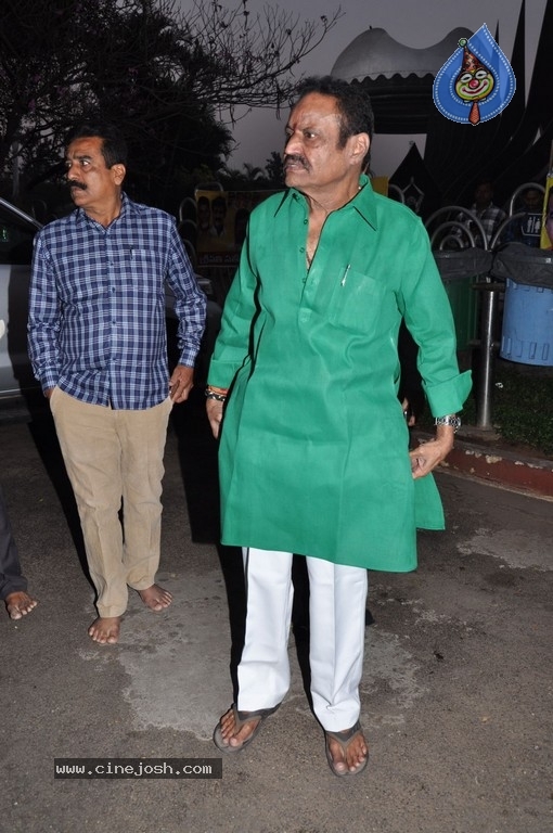 NTR Family Members at NTR Ghat - 56 / 84 photos