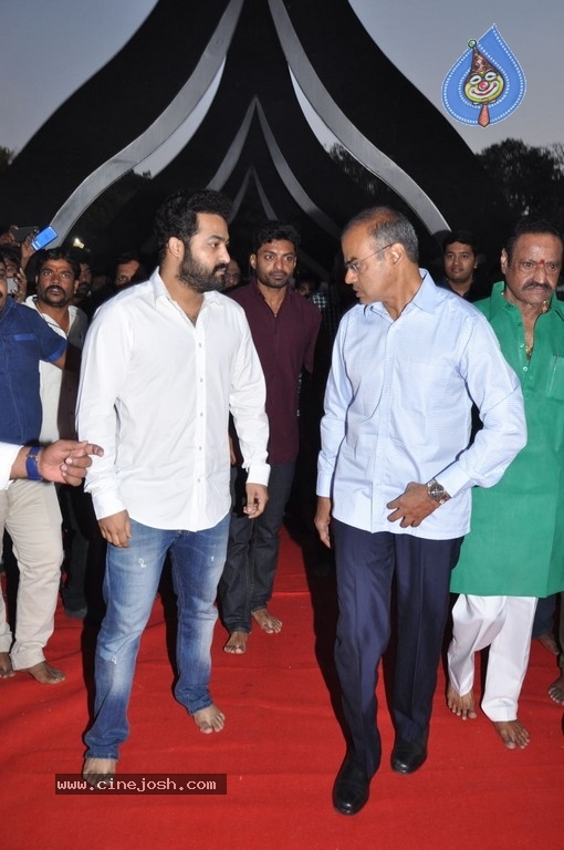 NTR Family Members at NTR Ghat - 61 / 84 photos