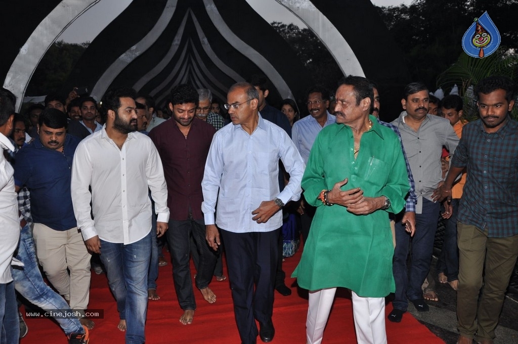 NTR Family Members at NTR Ghat - 69 / 84 photos
