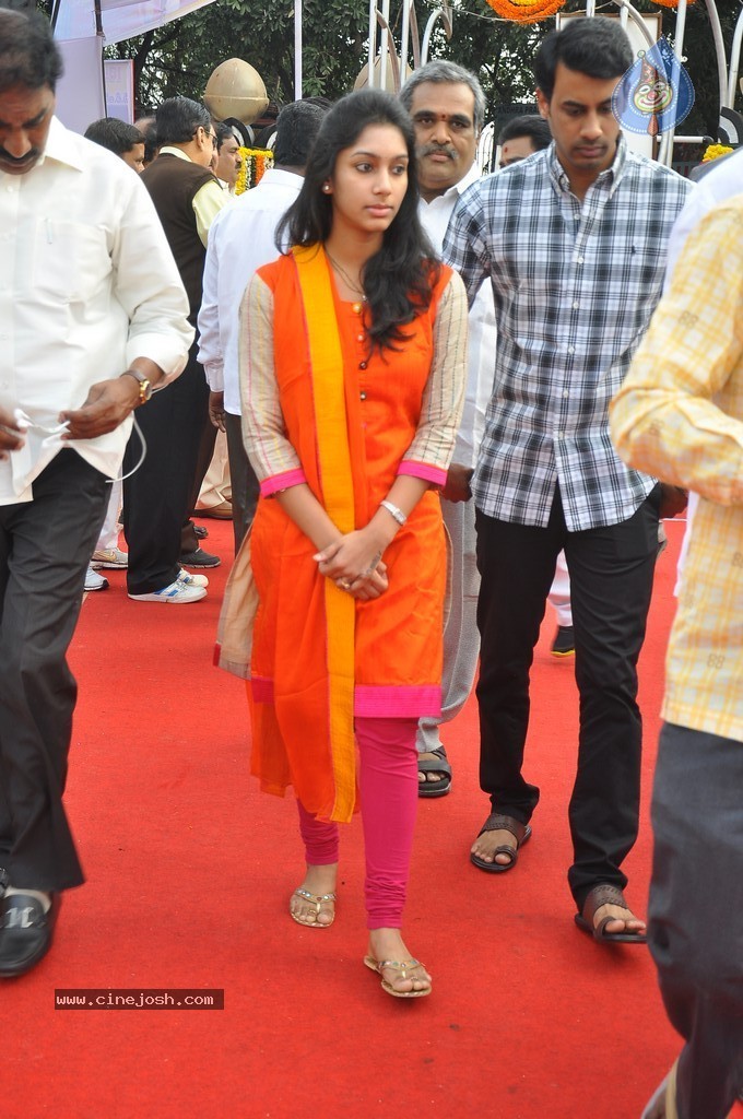 NTR Family Members at NTR Ghat - 16 / 238 photos