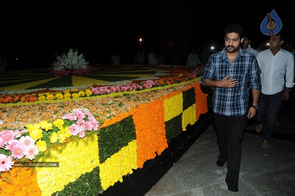 NTR Family Members at NTR Ghat - 25 / 238 photos